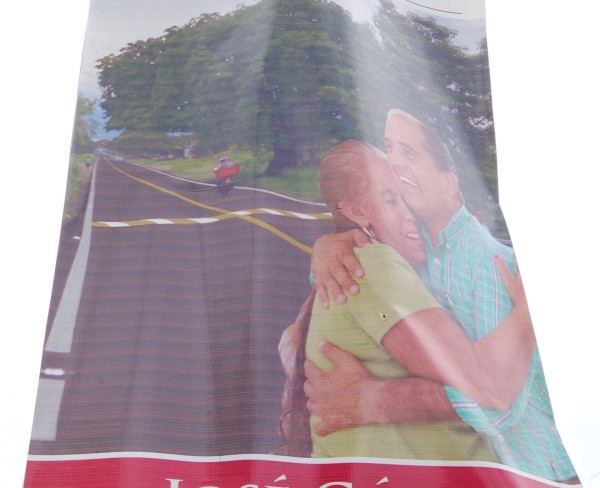A public banner showing a couple happy and relieved at the state of the new road behind them. This is a bad picture, and from the state of Nayarit not Sonora besides, but the sentiments are surely the same. The companion poster shows workers putting bright yellow paint on a speed bump, which would also be cause for rejoicing were it the new standard.
